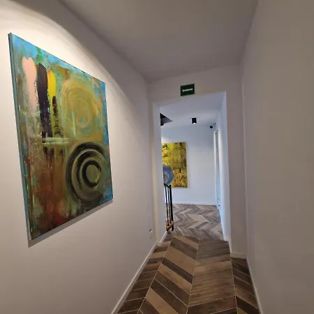 Rahouse - Self Check-in & Free Parking 3* Braşov