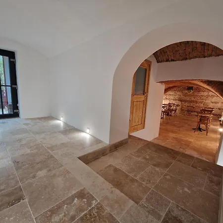 Pensjonat Ra House *