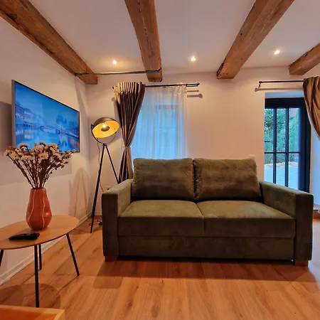 Гостьовий будинок Ra House *