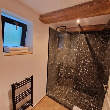 Rahouse - Self Check-in & Free Parking Vendégház