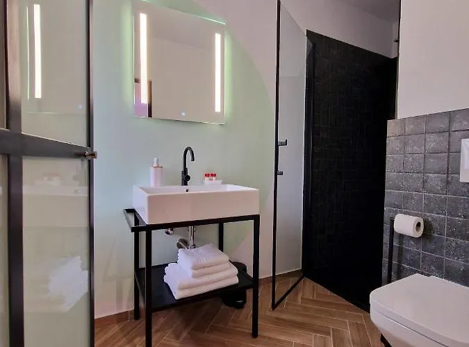 Rahouse - Self Check-in & Free Parking Guest house