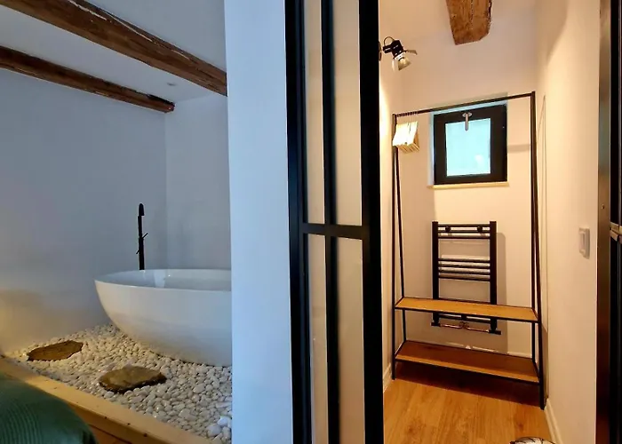 Rahouse - Self Check-in & Free Parking 3* Brasov