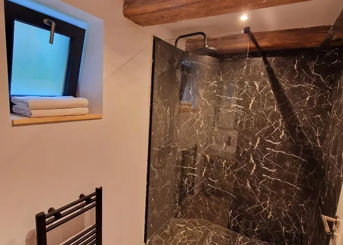 Rahouse - Self Check-in & Free Parking Гостевой дом